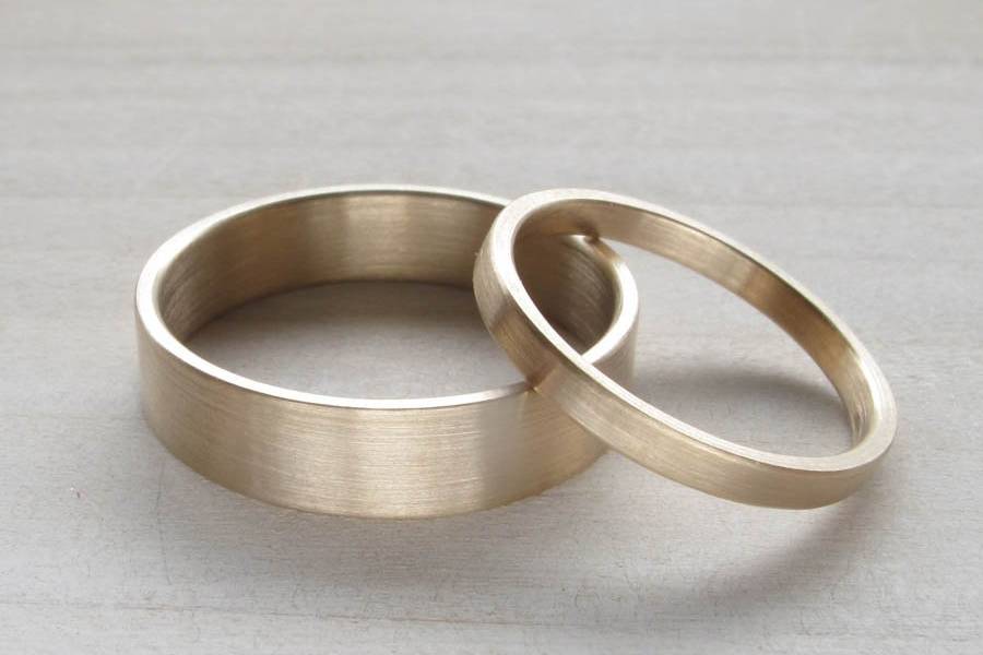 Eco-friendly Bespoke wedding band set - recycled 14k yellow, white or rose gold - Satin finish Modern Wedding Ring - UnconventionalEco-friendly bespoke 14k white, yellow, or rose (aka pink or red) gold wedding band set made from 100% recycled gold. This band is flat, modern, and unconventional, with a matte brushed finish.