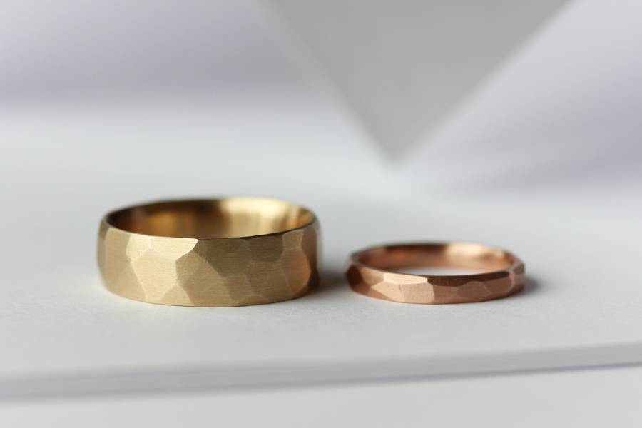 Faceted band set