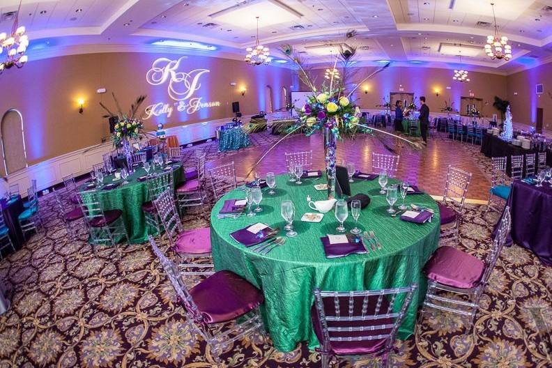 Round table setting