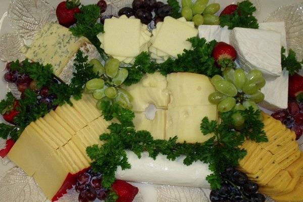 Fabulous variety of the world's most popular cheeses, including selections of our local medal winning artisan cheeses, decorated and served with fancy crackers and toasts