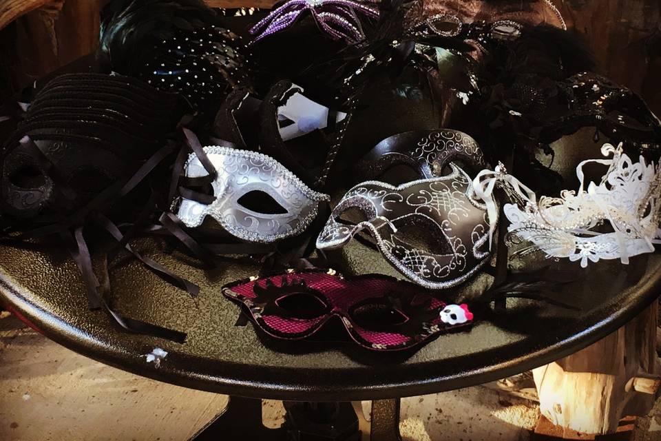 Masquerade masks for bridal party photo session
