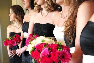 Did you know that you can have fresh flowers for about the same cost as silk flowers?  Let us help you with your floral needs.
Photography by Paris Mountain Photography