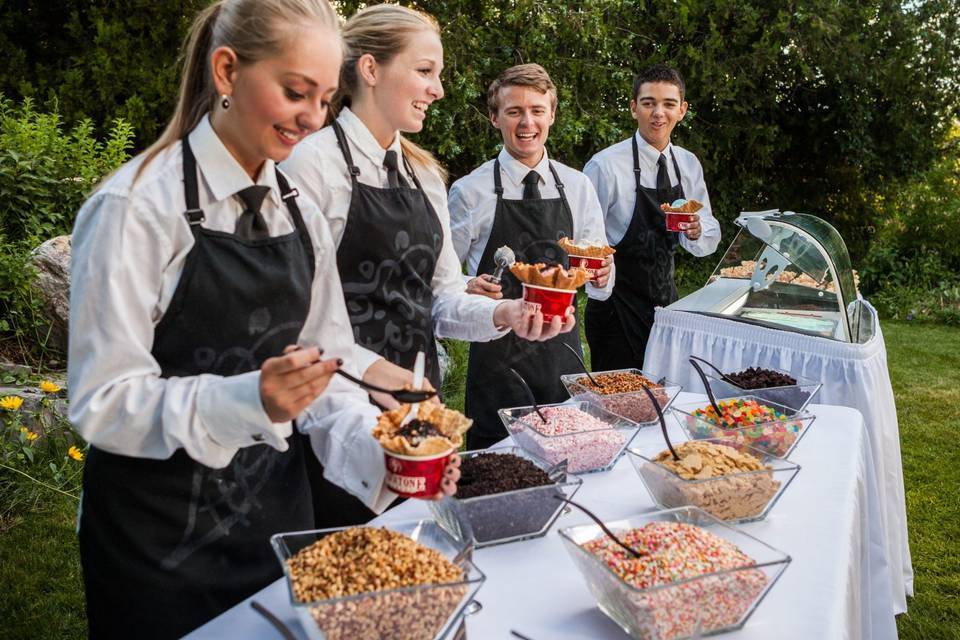 Outdoor Wedding Dessert Statio
