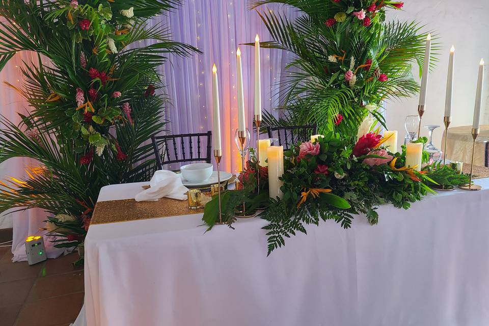 Tropical Sweetheart table