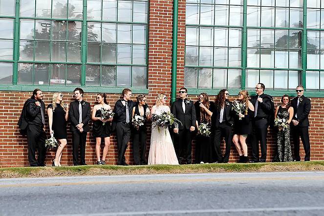 Couple with bridesmaids and groomsmen