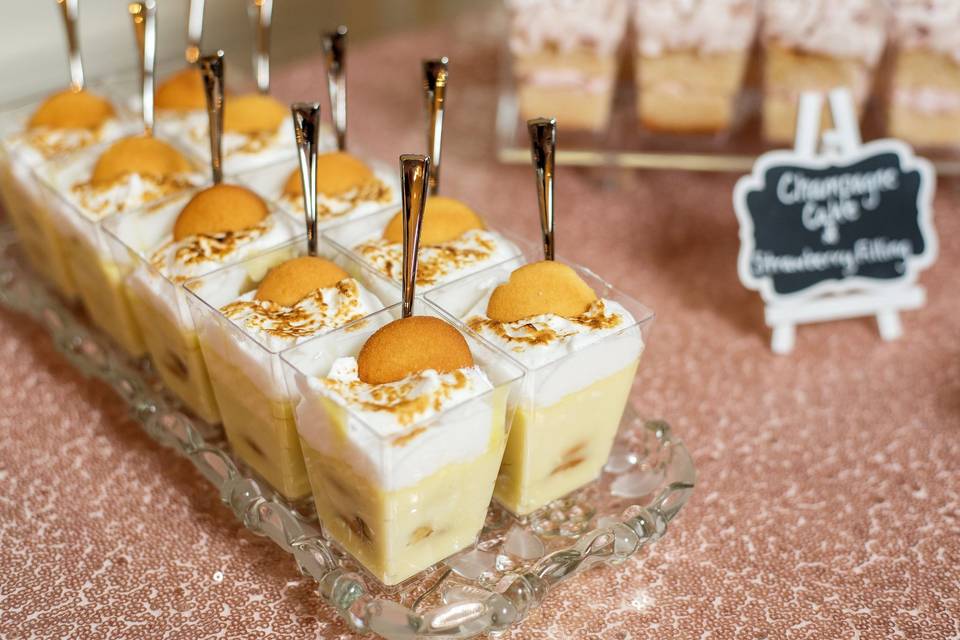 Individual banana pudding