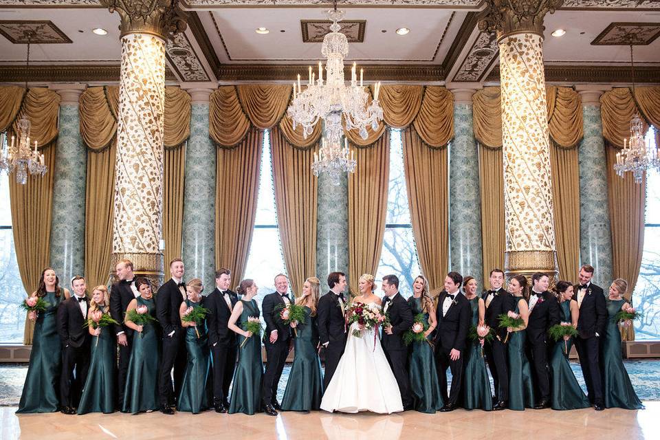 The couple with the bridesmaids and groomsmen