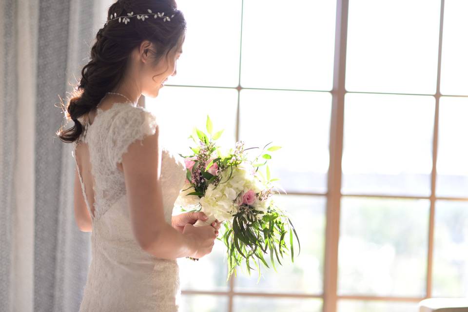 The bride holding a bouquet