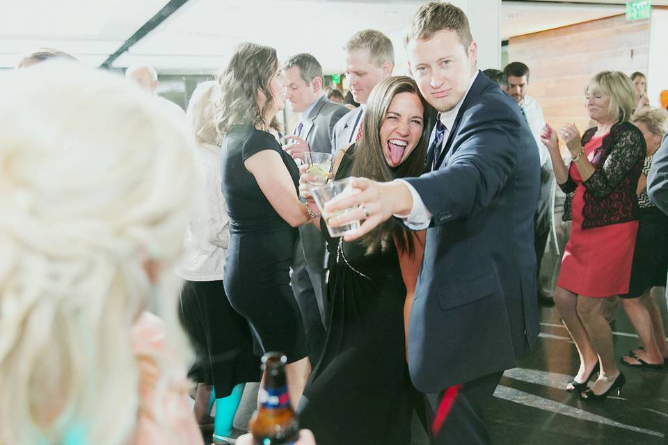 Couple and guests' dance