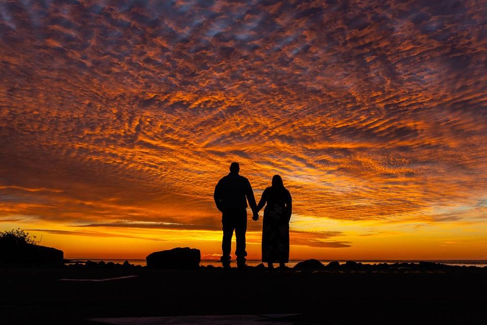 Couples love silhouettes!