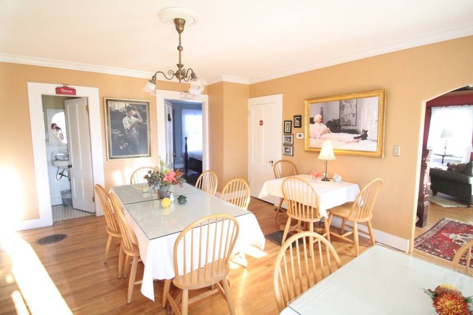 Breakfast dining room