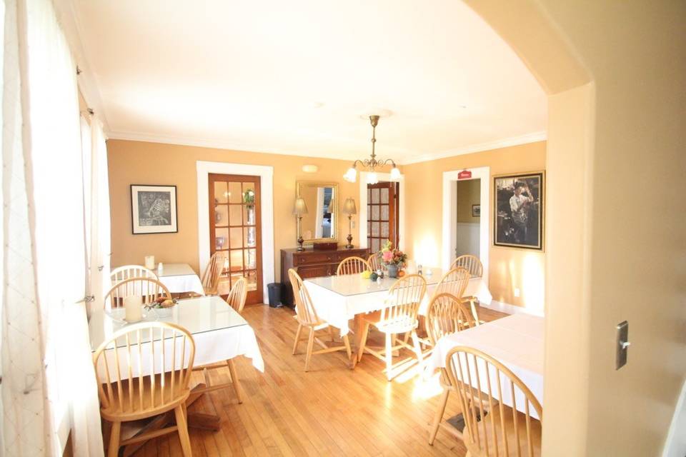 Breakfast dining room