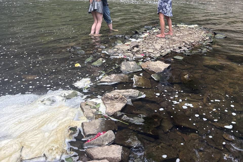 Elopement in Minnehaha falls