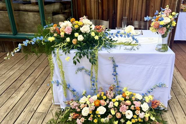 Wildflower sweetheart table
