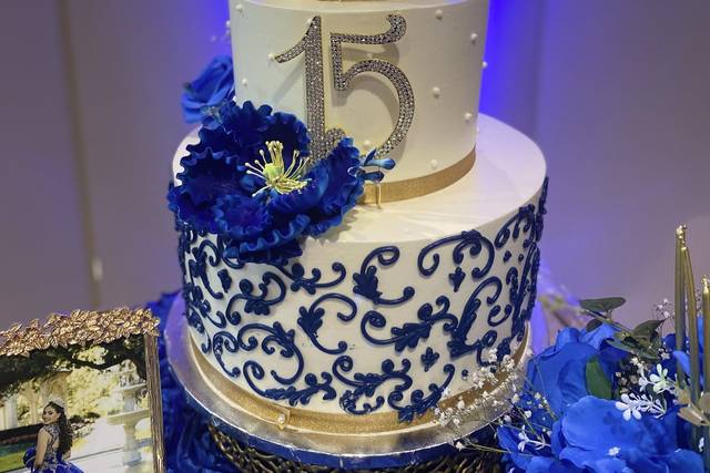18th Birthday cake - Decorated Cake by Erika Cakes - CakesDecor