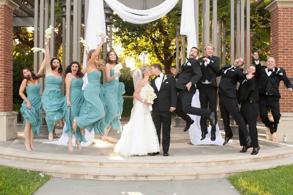 The couple with the bridesmaids and groomsmen