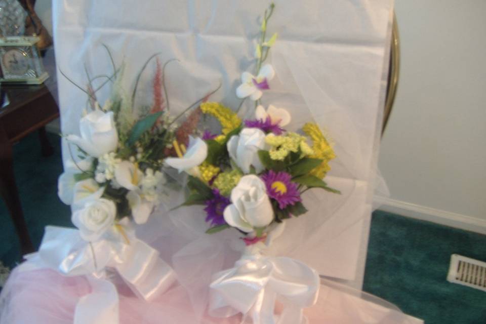 design your own pew floral or isle arrangements.