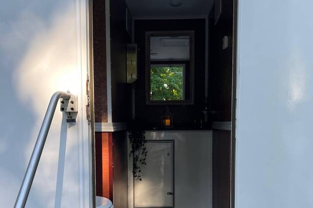 Privy Executive Restrooms and Event Rentals