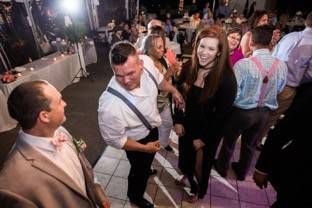 Guests share a laugh on the near-full capacity dance floor!