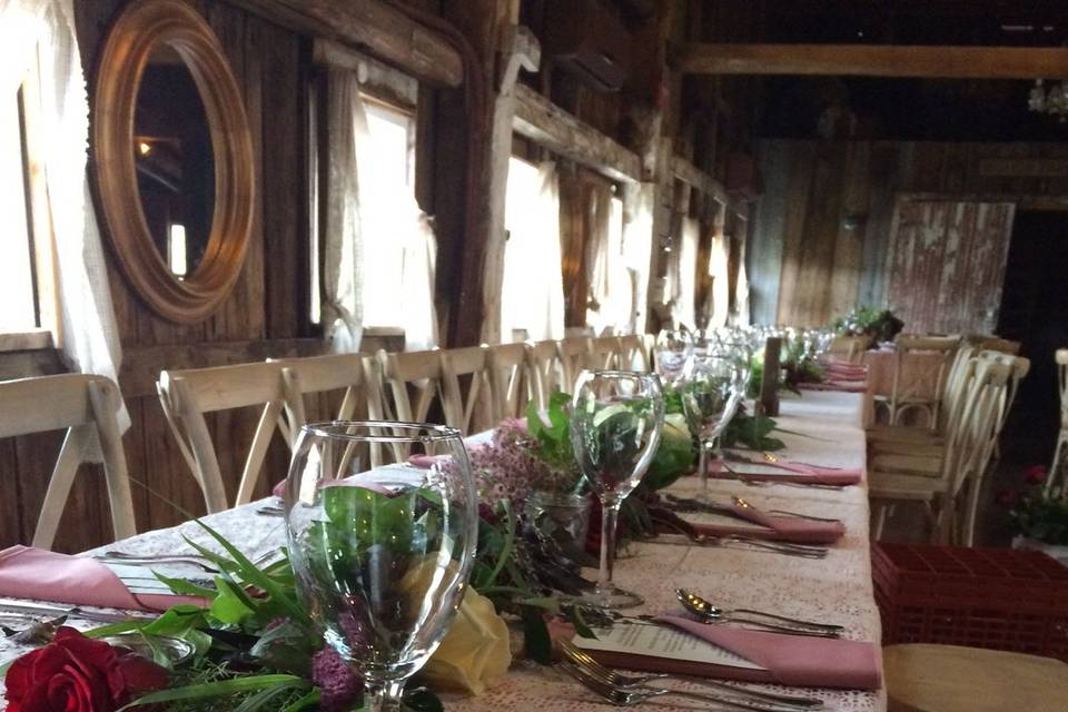 Table garland with roses