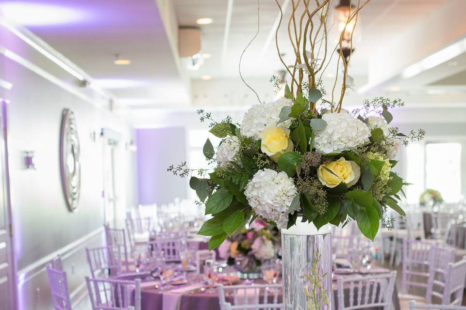 Dramatic centerpiece