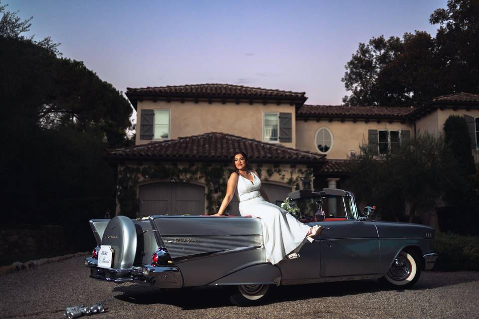 Classic car and  bride