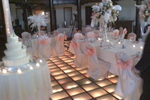 Reception feathers Paragon Flowers