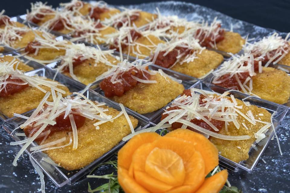 Fried Ravioli w/Marina Sauce