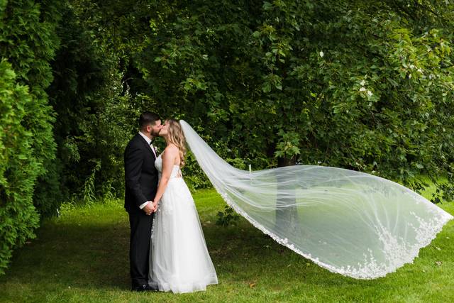 Kiss the Bride Wedding