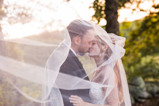 Kiss the Bride Wedding Photography