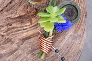 Modern boutonniere with peacock feather.