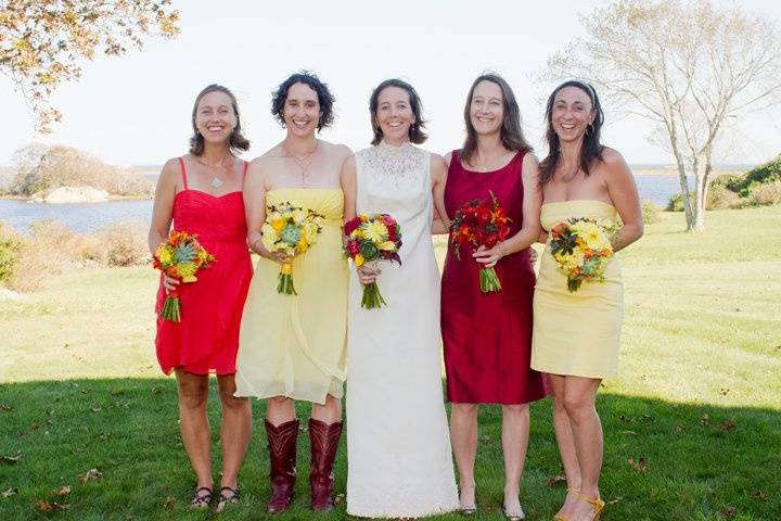 Bridal party, bride bouquet and bridesmaids bouquet. Destination wedding.Photo by Julia Robinson Photo.