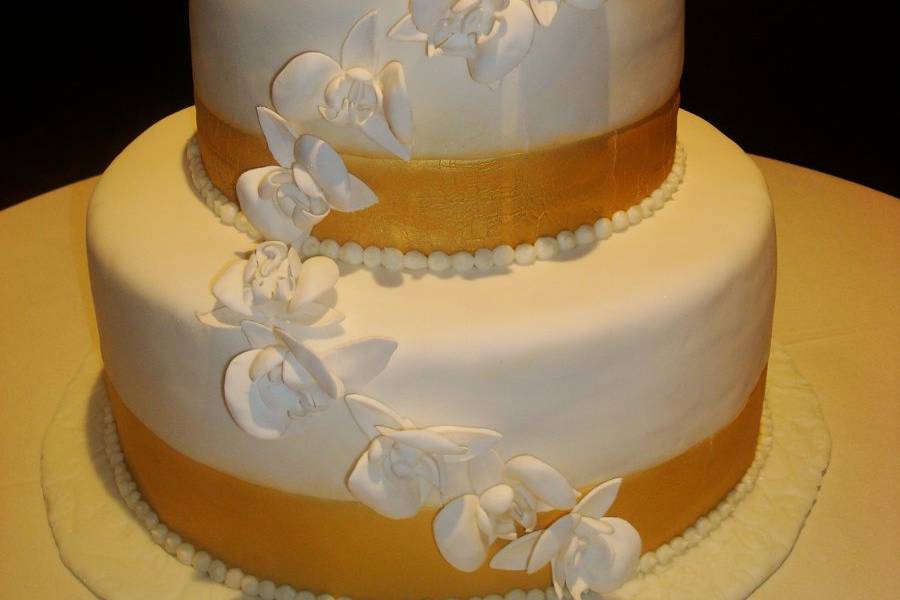 Cake with gold ribbons