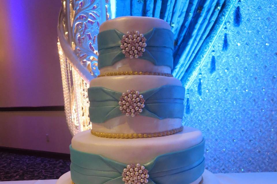 Cake with blue ribbons