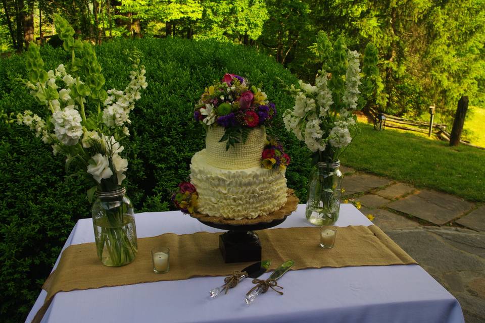 2 layered wedding cake