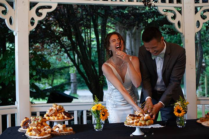Hysterical Cake Cut