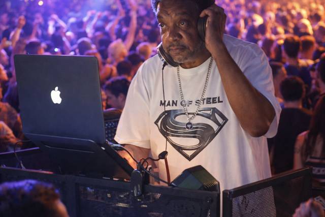 Dj soul control