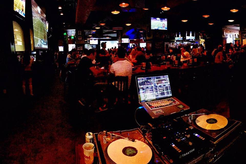 DJ C-RIZ