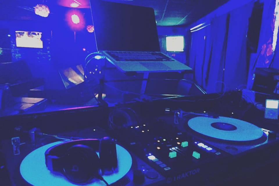 DJ C-RIZ