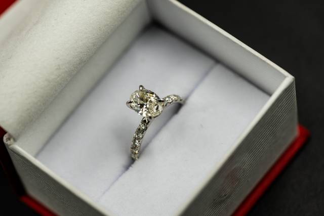 10k White Gold Diamond Ring