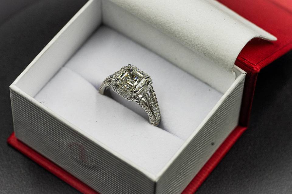 10k White Gold Diamond Ring
