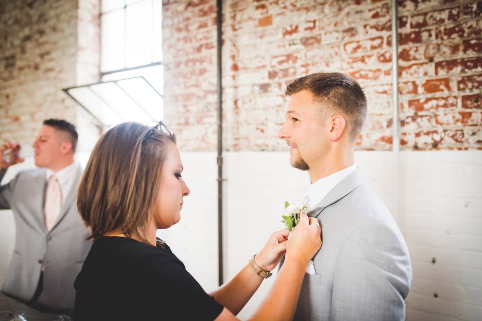 Fixing the groom up