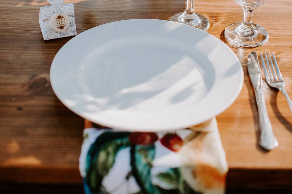 Table setting and floral centerpiece | Photo by Whitney Nichols Photo