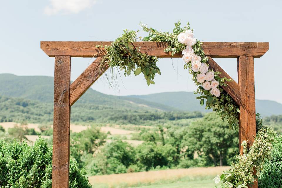 Lovely outdoor wedding decor