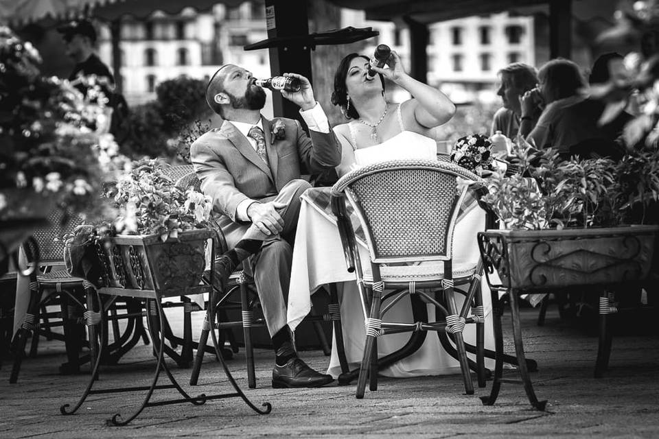 Couple having beer in ravello