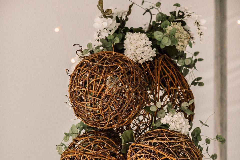 Grapevine balls decor