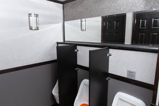 10 Stall Men 3 urinals 2 stall