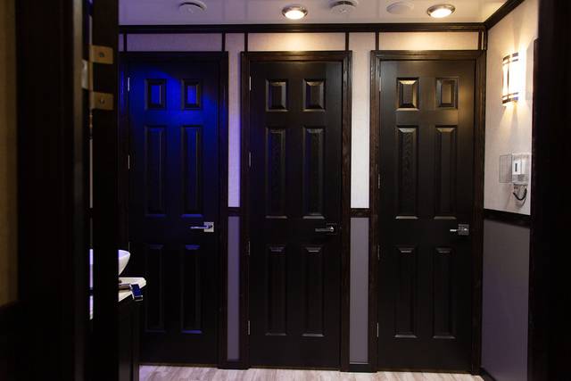 10 Stall has 5 Womens Stalls