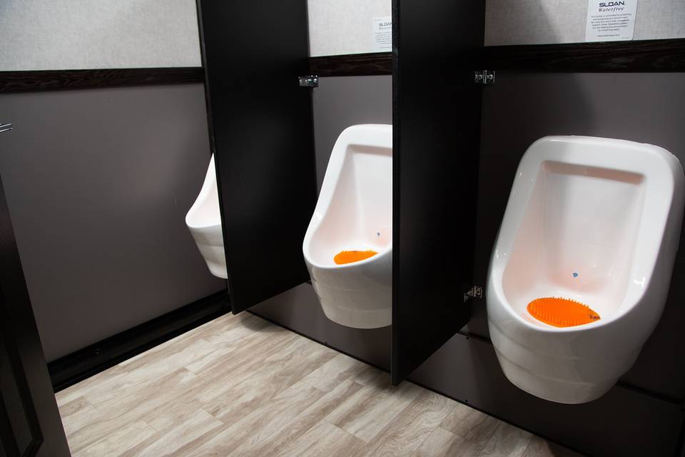 10 Stall Men's 3 urinals