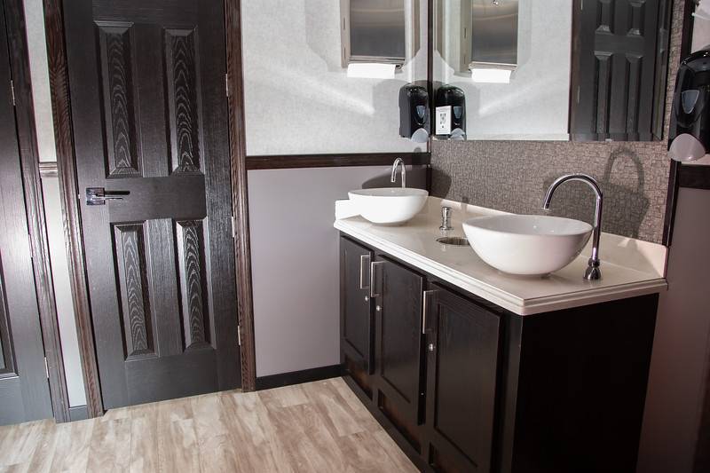 10 Stall Women's Dual Sink